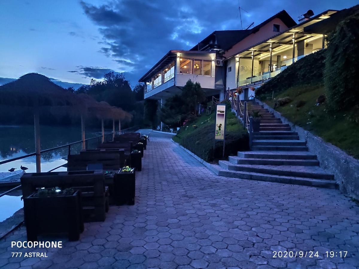Nočitev z zajtrkom Gostisce Jezero 3*